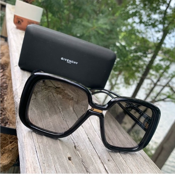 Givenchy Square oversized Sunglasses 55 mm - Picture 7 of 9